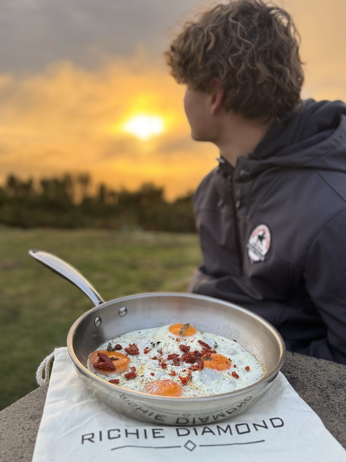 Ričards Dimants with a RichieDiamond pan at sunset